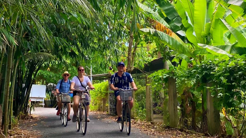 LUX04- Mekong Delta & Cai Rang Floating Market 2 Days 1 Night
